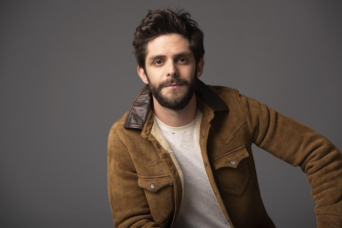 THOMAS RHETT JE OPĚT OTCEM