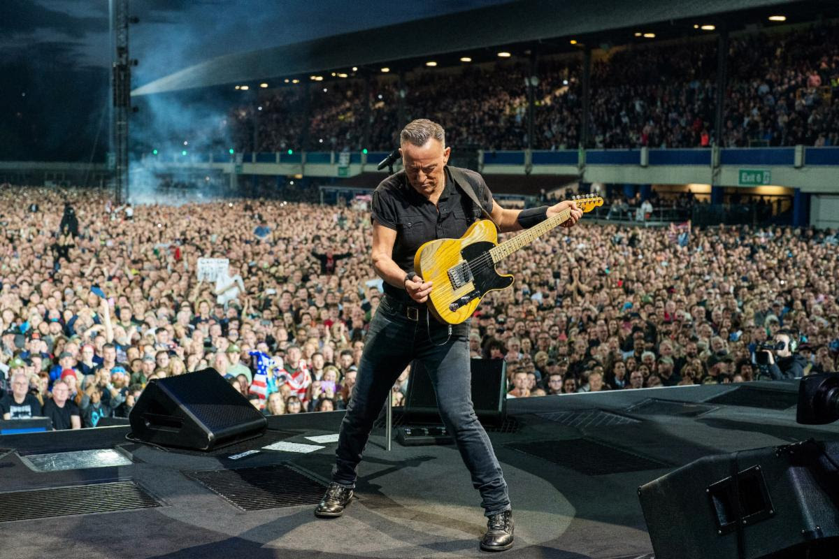 BRUCE SPRINGSTEEN ZAHRAJE V PRAZE