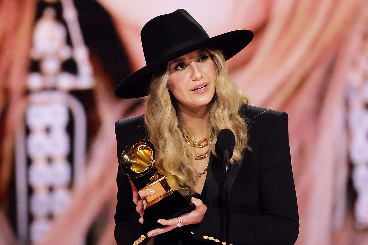 CENY GRAMMY SI OPĚT ODNESLI I COUNTRY UMĚLCI